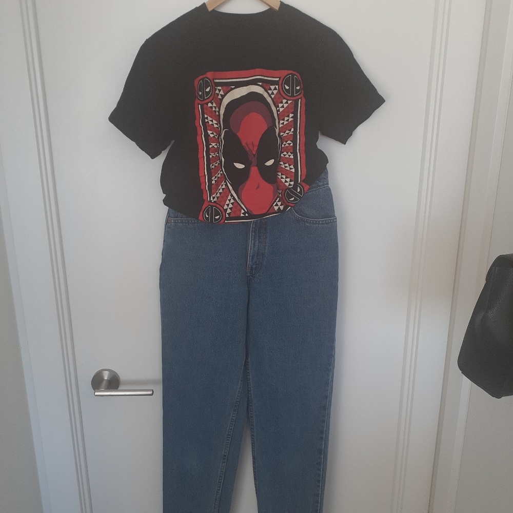 Deadpool T-Shirt - Picture 4 of 4